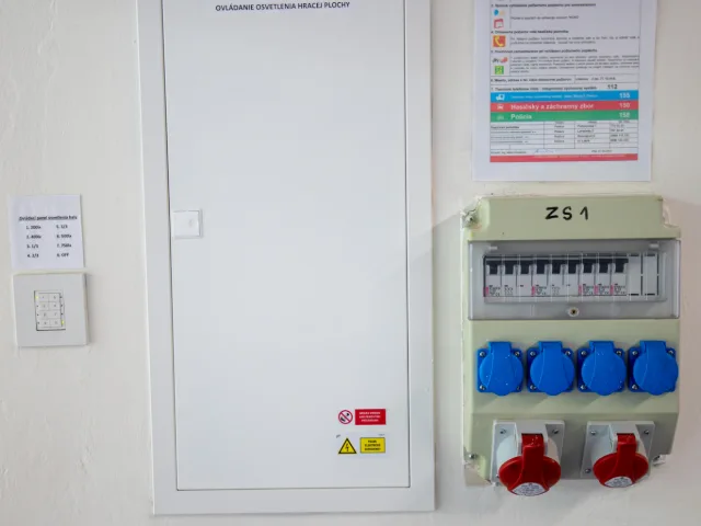 Dodávka a montáž elektroinštalácie v obytnom dome Bulgari – fotka 2