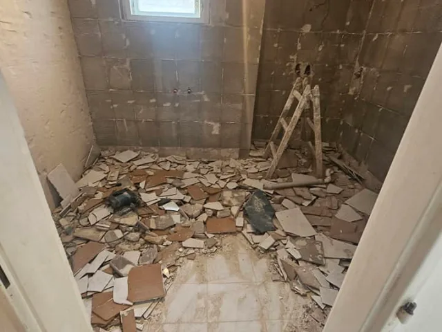 Rekonštrukcia dvoch kupelni v rodinnom dome – fotka 3