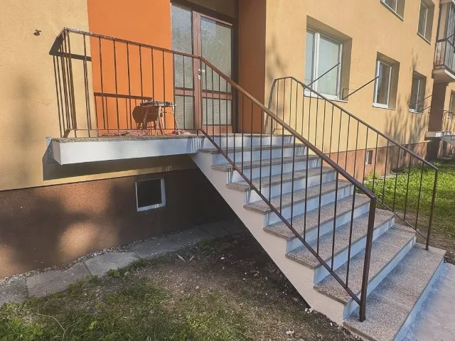 Rekonštrukcia 4 vchodov a schodísk na bytovom dome