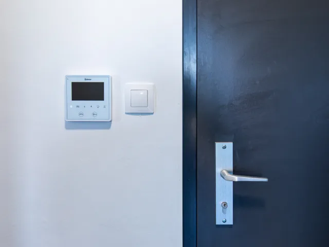 Dodávka a montáž elektroinštalácie v obytnom dome Bulgari – fotka 3