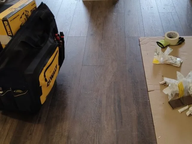Pokládka vinylových a laminátových podláh – fotka 2