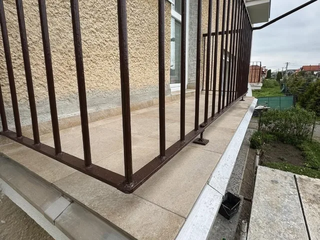 Kompletná rekonštrukcia balkónov a lódžie na bytovom dome