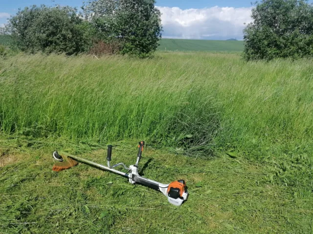 Kosenie a údržba trávnika – fotka 2