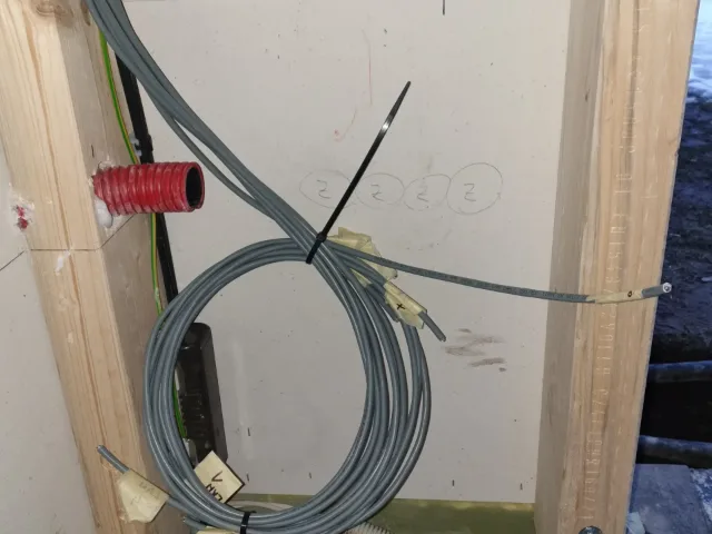 Kompletná inštalácia elektrických rozvodov – fotka 2