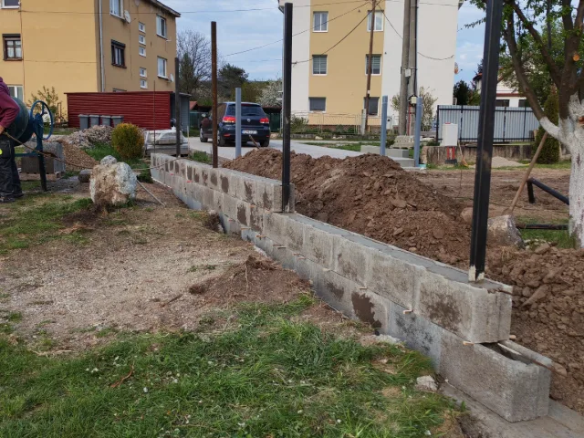 Výkop, základ a múrik z DT tvárnic