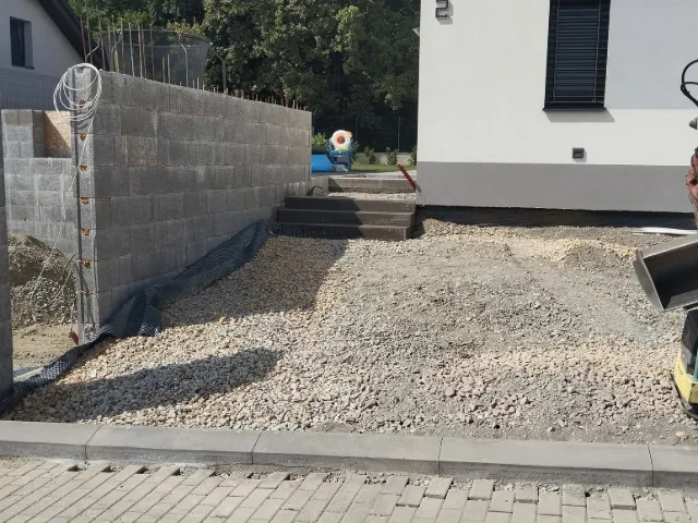 Zámková dlažba RD - Parkovisko – fotka 3