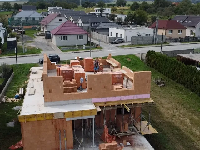 Výstavba hrubej stavby