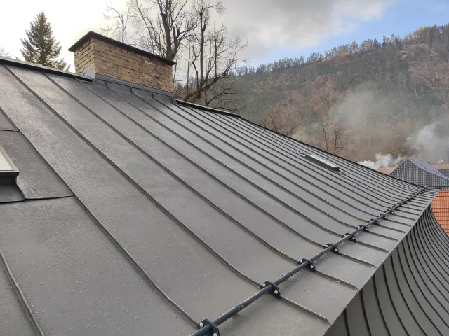 Prekrytie strechy kurie falcovanym plechom – fotka 4