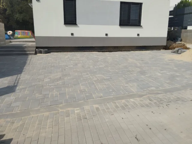 Zámková dlažba RD - Parkovisko – fotka 6