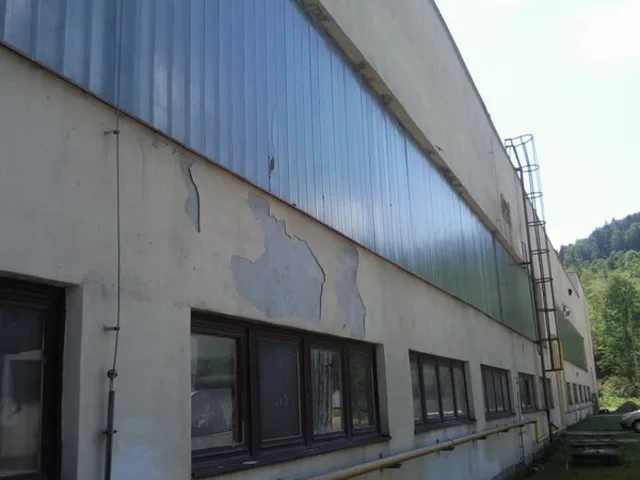 Obnova fasády výrobnej haly – fotka 2