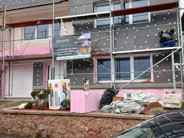 Zateplenie rodinného domu, fasáda, hydroizolácia balkóna, obklad balkóna – fotka 4