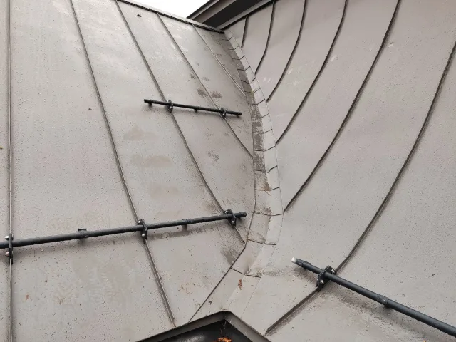 Prekrytie strechy kurie falcovanym plechom – fotka 3