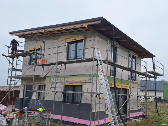 Fasádne práce na novostavbe – fotka 2
