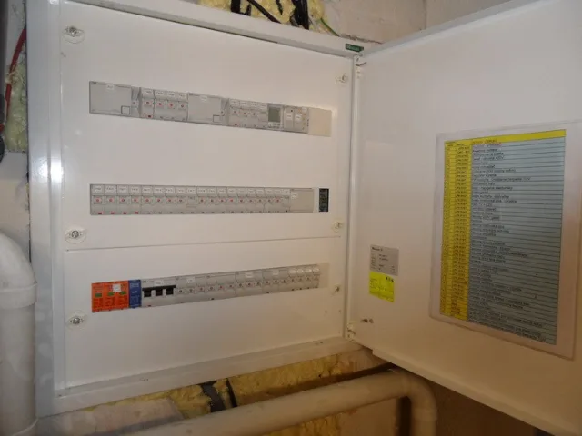 kompletná elektroinštalácia, EZS, Internet, TV – fotka 2