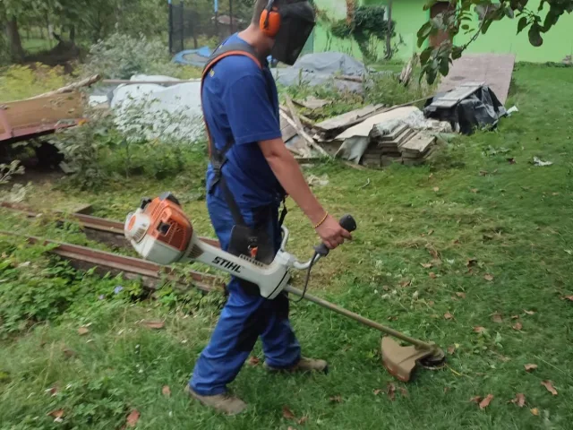 Kosenie a údržba trávnika