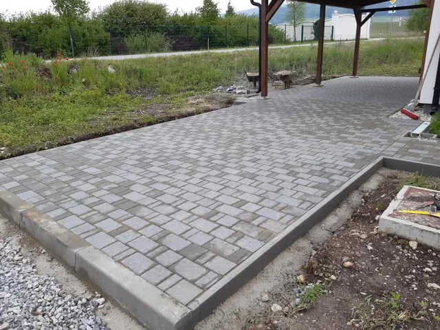 Zámková dlažba