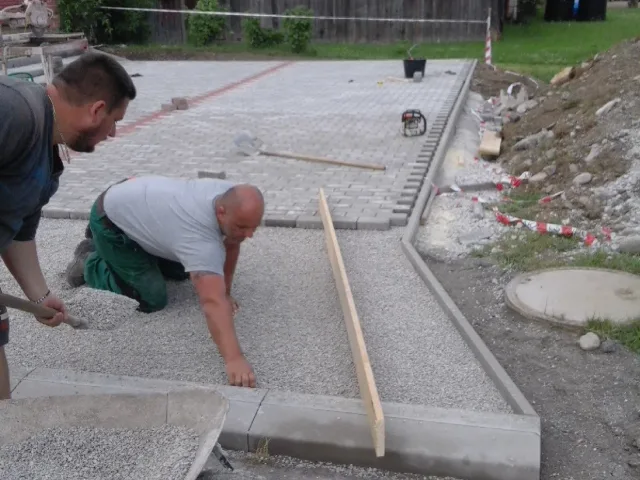 Realizácia zámkovej dlažby – fotka 5